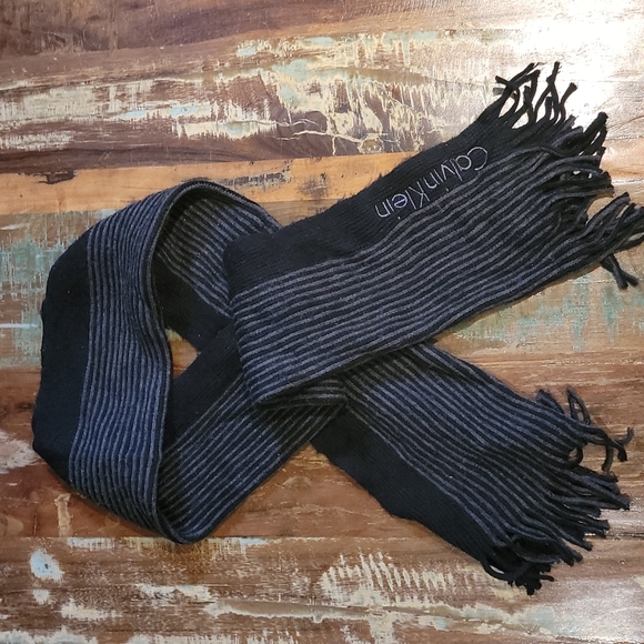 Men's designer Calvin Klein Scarf - Picture 3 of 3